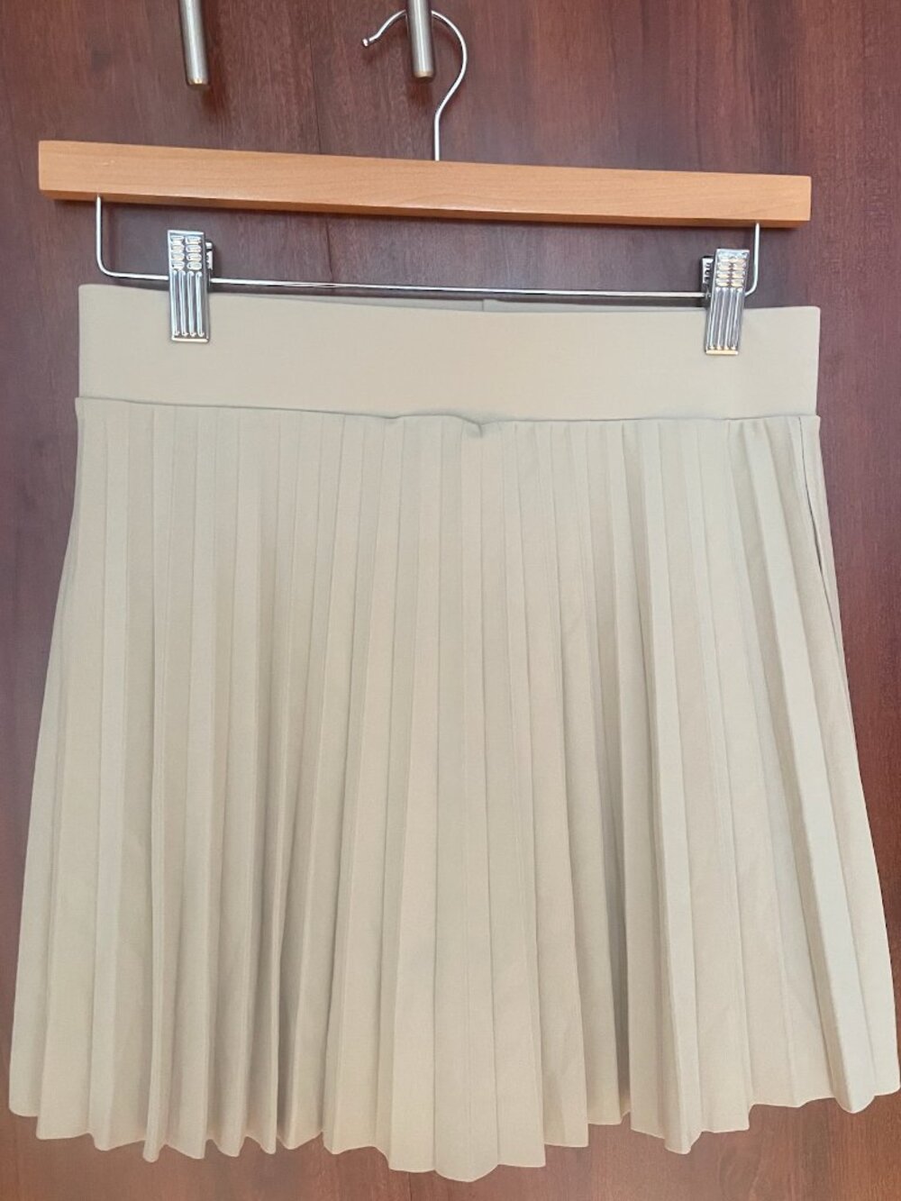 Women’s Pleated Tennis Skort with Built-In Shorts & Side Pocket - Picture 5 of 7